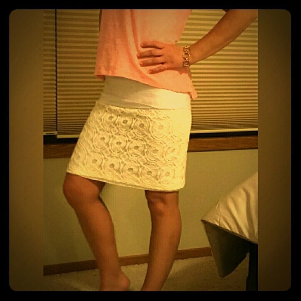 Saks Fifth Avenue -- White Lace Skirt